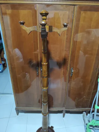 Perchero de madera vintage