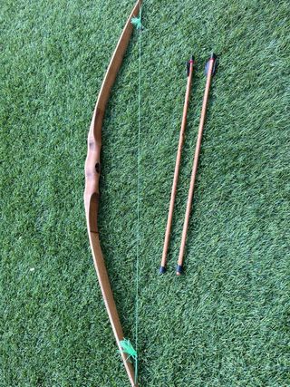 Arco y flechas de madera
