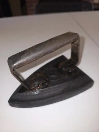 Plancha antigua de hierro macizo para brasero