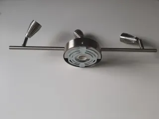 Lámpara LED 3 focos cromada