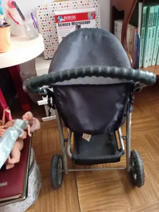 Carrito de muñecas pequeño