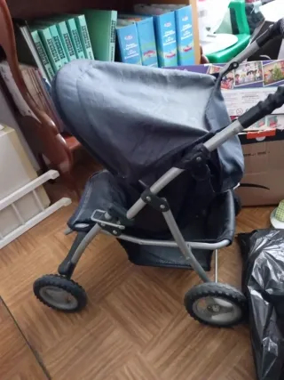 Carrito de muñecas pequeño