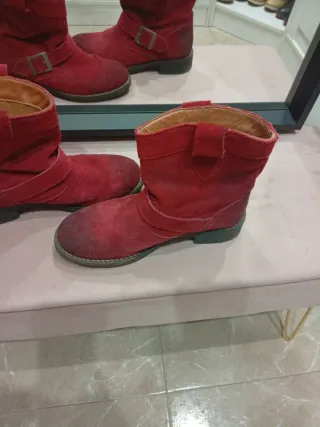Botas de piel rojas