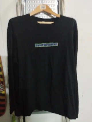 Camiseta negra manga larga hombre