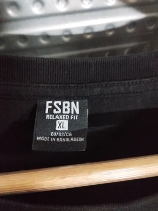 Camiseta negra manga larga hombre