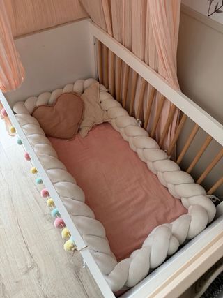 Cuna de madera para bebé