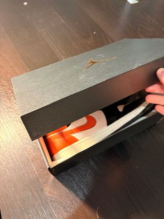 Scarpe Jordan Mid Arancioni e Nere