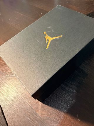 Scarpe Jordan Mid Arancioni e Nere