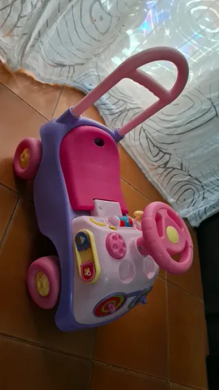 Correpasillos infantil con volante y música