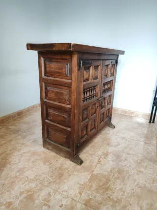 Comoda castellana antigua madera