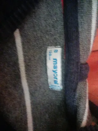 Chaqueta azul con cremallera