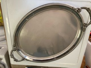 Vassoio ovale in metallo con manici