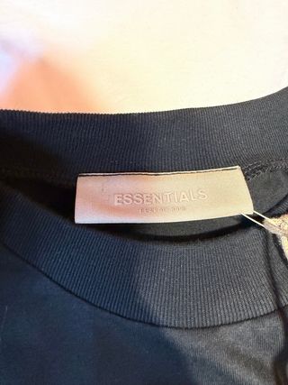 Camiseta ESSENTIALS Negra Talla M