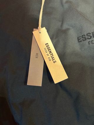 Camiseta ESSENTIALS Negra Talla M