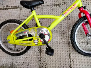 Bicicleta infantil Decathlon 16 con ruedines