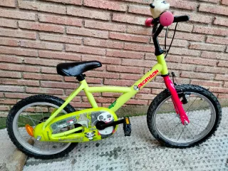 Bicicleta infantil Decathlon 16 con ruedines