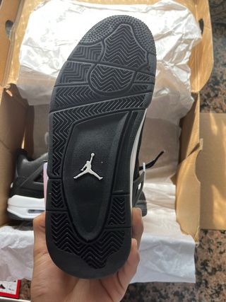 Air Jordan 4 Retro White Thunder