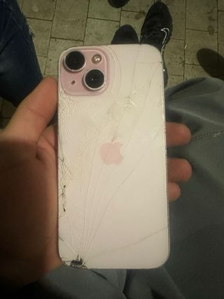 iPhone 15 Rosa - Pantalla Rota por atras