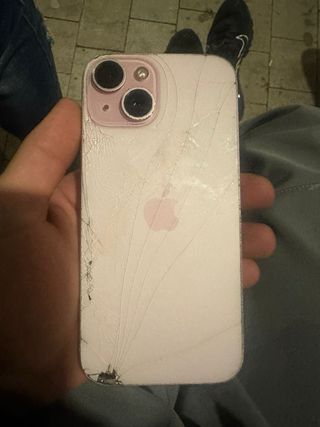 iPhone 15 Rosa - Pantalla Rota por atras