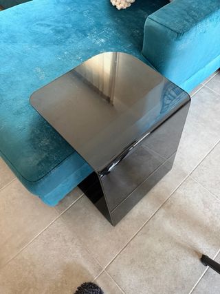 Tavolino in vetro fumé nero poltrone sofà