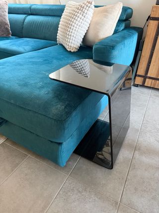 Tavolino in vetro fumé nero poltrone sofà