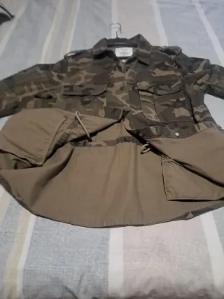 Chaqueta Camuflaje Bershka Talla L
