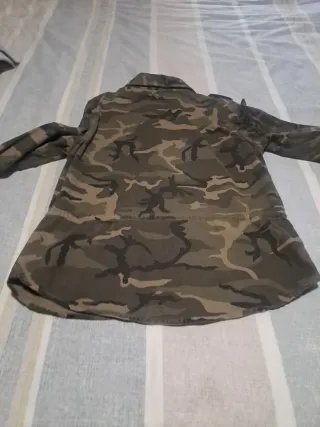 Chaqueta Camuflaje Bershka Talla L