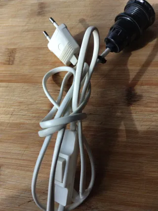 Cable para lámpara con enchufe y portalámparas