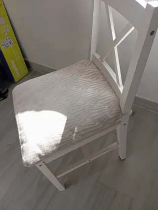 4 Sillas de Madera Blancas