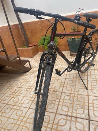 Bicicleta de paseo BTWIN negra