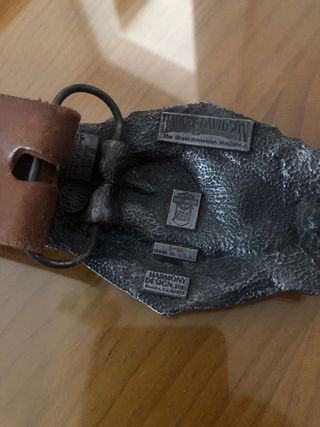 Gorra y cinturón estilo americano