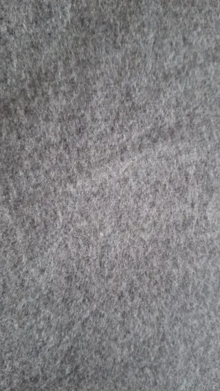 Bufanda gris con inicial V