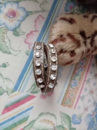 Pulsera marrón con brillantes