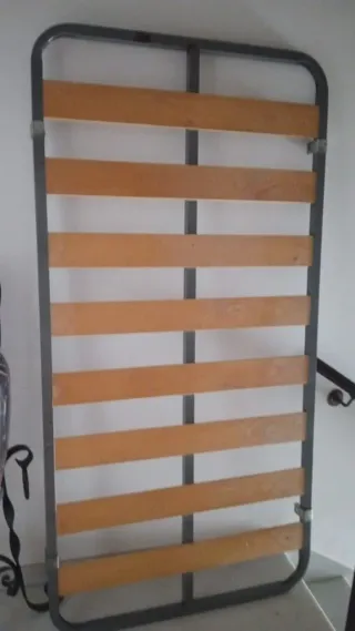 Somier de cama metálico con lamas de madera
