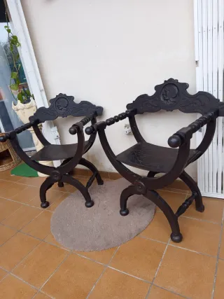 Juego de 2 Sillas Antiguas de Madera Oscura