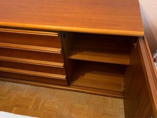 Mueble madera cajones y 2 mesillas
