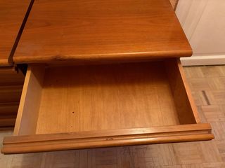 Mueble madera cajones y 2 mesillas