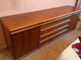 Mueble madera cajones y 2 mesillas