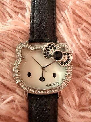 Reloj Hello Kitty Negro con Detalles Plateados
