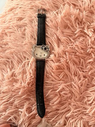 Reloj Hello Kitty Negro con Detalles Plateados