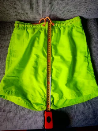 Nuevo Bañador fluorescente talla XS.