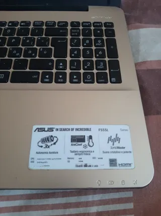 ASUS i7 Notebook Oro y Negro