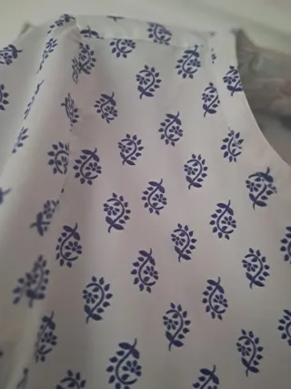 Blusa estampada azul y blanco