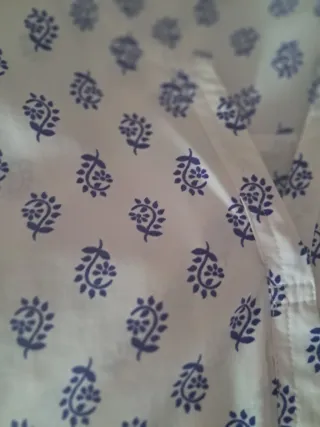 Blusa estampada azul y blanco