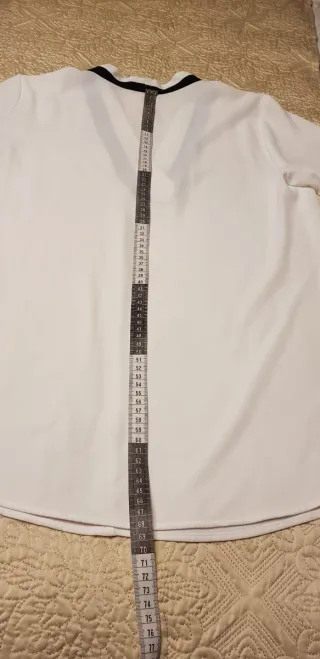 Blusón blanco Calvin Klein con ribete negro