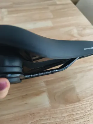 Sillín de bicicleta negro