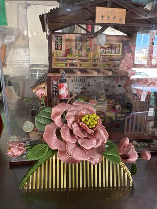 Peineta Flores Dorada Rosa hecho mano