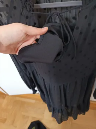 Vestido negro Stradivarius topitos L