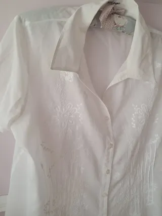Blusa blanca mujer bordada