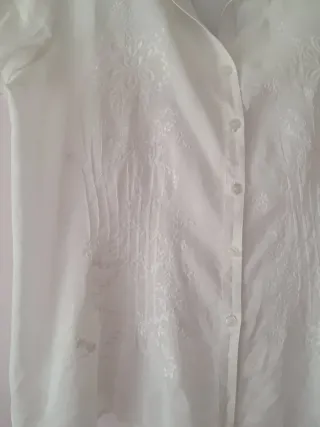 Blusa blanca mujer bordada